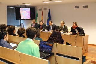 De izquierda a derecha, Gonzalo M.ª Cañestro Fernández; Guillermo Domínguez Fernández; el rector Vicente Guzmán Fluja; Jaime Andreu Abela, y Lourdes Menacho Vega