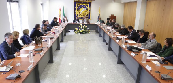 Encuentro de los equipos de dirección de la US y la UPO en el rectorado de la Olavide