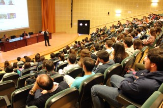 Los estudiantes han sido recibidos por el vicerrector de Planificación Docente de la UPO, junto con el decano de la Facultad de Ciencias Empresariales, el vicedecano de Relaciones con Empresas e Instituciones, y el director de la Cátedra BBVA de Análisis Económico de la UPO.