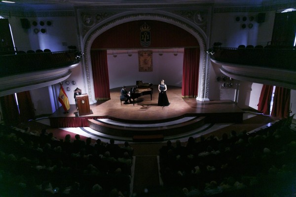 El concierto “Recordando a Wagner y a Verdi” ha sido interpretado por la soprano Sandra Romero acompañada por el pianista Tommaso Cogato