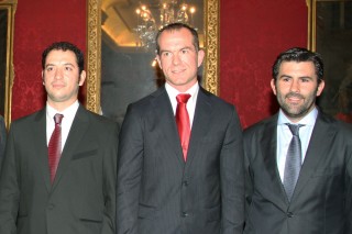A la izquierda de la imagen, el científico de la UPO Alejandro Martín-Montalvo Sánchez junto a los otros premiados. 
