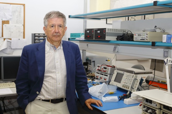 José María Delgado, profesor del Departamento de Neurociencias, en su laboratorio
