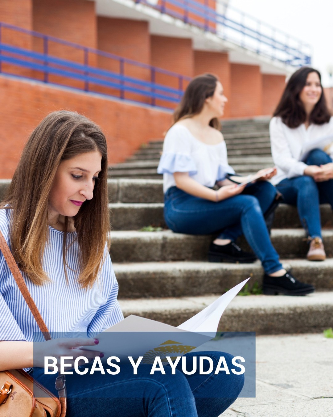 🎓 ¡Becas y ayudas de la UPO con plazo de solicitud abierto!En la Olavide sabemos lo importante que es contar con apoyos para sacar el máximo partido a tu etapa universitaria. Por eso ponemos a tu disposición diferentes becas y ayudas que te permitirán complementar tu formación, mejorar tu empleabilidad y facilitar tu día a día en el campus:🔹 Becas de Formación remuneradasSi quieres vivir una experiencia formativa dentro de la propia universidad, puedes optar a una de las becas de formación vinculadas a programas del Vicerrectorado de Estudiantes. Este curso podrás formarte colaborando en:👉 Área de Estudiantes (UPO-DINAMO)👉 Consejo de Estudiantes👉 Unidad Técnica de Comunicación👉 Facultad de Humanidades de la Universidad Pablo de Olavide (Programa Atenea, solo para estudiantes de esta Facultad)👉 Escuela Politécnica Superior Universidad Pablo de Olavide (Laboratorio EPS, solo para estudiantes de esta Escuela)📅 Solicitudes hasta el 1 de septiembre de 2025.🔹 Beca de Comedor UPO – Banco Santander, pensada para facilitar el acceso al servicio de comedor universitario.📅 Plazo abierto hasta el 15 de septiembre de 2025.🔹 Ayudas para estudiar en el Servicio de Idiomas, UPOSi te animas a dar un paso más en tu formación lingüística, esta ayuda es para ti.📅 Solicitudes hasta el 30 de septiembre de 2025.🔹 Becas Santander Ayuda Económica 2025-.Un apoyo directo para estudiantes de Grado y Máster que necesiten ayuda económica.📅 Solicitudes hasta el 15 de octubre de 2025.🔹 Ayudas para acreditación de competencias lingüísticas.Si necesitas certificar tu nivel de lengua extranjera, esta convocatoria te ayuda a financiarlo.📅 Solicitudes hasta el 15 de octubre de 2025.Todas las convocatorias incluyen requisitos y formularios específicos. Tienes enlace a toda la información en el link de la Bio y en cada convocatoria publicada en el Tablón Electrónico Oficial. 💡 ¡Recuerda! Estas becas y ayudas son una oportunidad para impulsar tu formación, abrir nuevas puertas y hacer tu experiencia universitaria más completa.#LaOlavideEresTú #BecasUPO #estudiantes #UniversidadPablodeOlavide #Becas #UniversidadPública