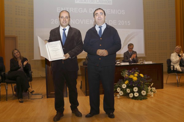 Vicente Ruiz García, profesor de Historia del Instituto de Enseñanza Secundaria Gil de Zático de Torreperogil, junto al rector Vicente Guzmán