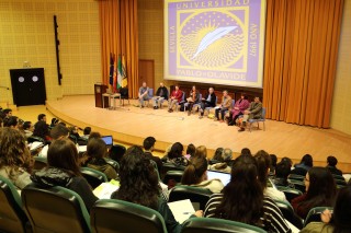 Profesores y estudiantes han asistido a este encuentro.