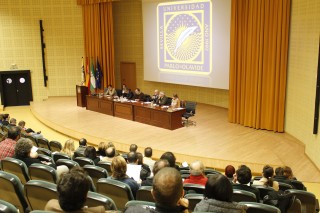 sesión del Claustro en el Paraninfo