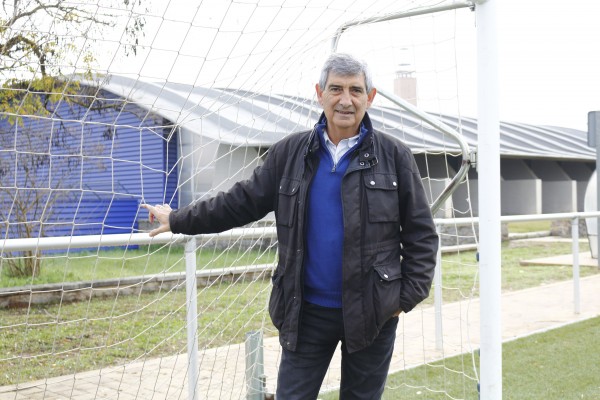 José Carlos Jaenes Sánchez en las instalaciones deportivas de la UPO