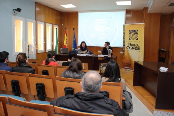 La decana Rosario Moreno Soldevilla y el director académico del grado en Geografía e Historia, Juan Manuel Cortés Copete