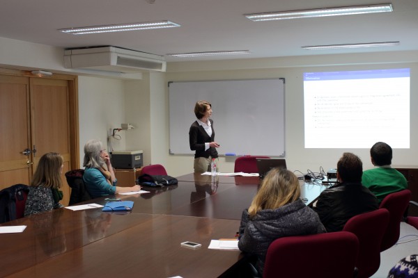 Barbara Hofmann durante el seminario organizado en la UPO