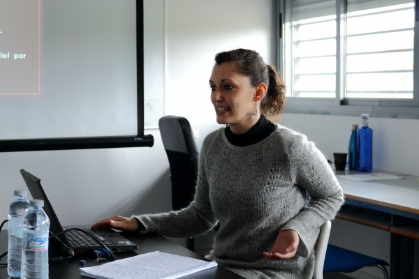 Mariagiulia Costanzo durante el seminario impartido en la UPO