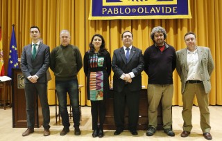 Desde la izquierda: Diego Munguía Izquierdo, José Ignacio Ibeas Corcelles, María del Carmen Cabello Medina, el rector en funciones Vicente Guzmán, Alejandro Cuetos Menéndez, y Ángel Manuel Carrión Rodríguez