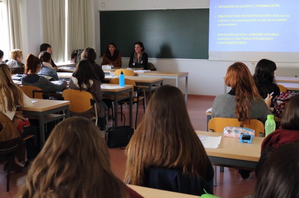 Imagen de la primera sesión formativa del programa de voluntariado celebrada esta mañana en la UPO.