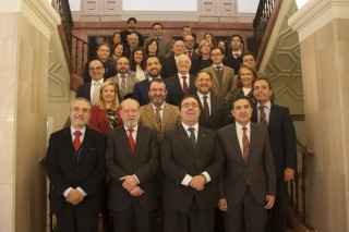 A la presentación de la VII Feria de Empleo de la UPO han asistido representantes de las empresas y entidades colaboradoras