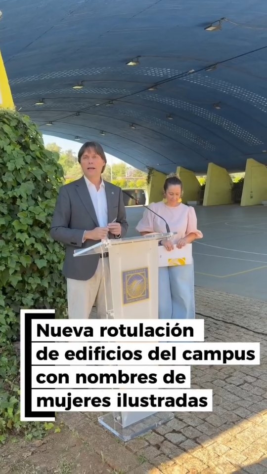Hoy damos un paso más para seguir construyendo un campus más igualitario y representativo 💜

La Universidad Pablo de Olavide ha inaugurado la nueva rotulación de cuatro edificios del campus, que pasan a llevar nombres de mujeres ilustradas relevantes en la historia. Una iniciativa impulsada por la Delegación del Rector para la Igualdad de Género con la que queremos contribuir a corregir la ausencia histórica de nombres de mujeres en los espacios universitarios.

El rector de la Universidad Pablo de Olavide, Francisco Oliva, junto con la delegada del rector para la Igualdad de Género, Mónica Domínguez, han presidido esta mañana el acto celebrado en el edificio 37, que pasa a denominarse ‘Inés Joyes y Blake’.

Además, el edificio 39 llevará el nombre de ‘María Isidra de Guzmán y de la Cerda’; el edificio 47, ‘María del Rosario Fernández “La Tirana”’; y el edificio 52, ‘Josefa de Jovellanos y Jove Ramírez’.

“Nombrar también es reconocer. Incorporar nombres de mujeres a edificios que hasta ahora no tenían denominación corrige una ausencia histórica en nuestra universidad”, Mónica Domínguez.

¿Conoces quiénes fueron estas cuatro mujeres y por qué dejaron huella en la historia? Te lo contamos en nuestras stories 😉

#Igualdad #mujeresilustradas #rotulación #campusUPO #UniversidadPabloDeOlavide
