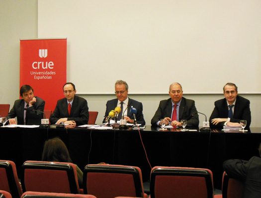 En la rueda de prensa posterior, el presidente de Crue Universidades Españolas, Segundo Píriz, se ha congratulado por la amplia mayoría que ha suscitado este acuerdo entre los rectores