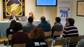 el rector de la UPO Vicente Guzmán Fluja junto a la vicerrectora de Cultura y Compromiso Social, Elodia Hernández León, en un momento de la presentación