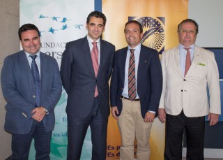 De izq. a dcha: Javier Ramos, coordinador del Área de Empleabilidad y Emprendimiento de la Fundación Universidad Pablo de Olavide; José Castro, gerente de la Fundación Persán;  José Manuel Feria, delegado del rector en materia de Estrategia, Perspectiva y Emprendimiento de la UPO, y el profesor Félix de León.
