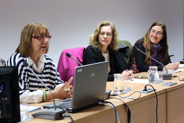 De izqda a drcha: Maria Dolores Ramos, Silvia Pérez y Mercedes Arriaga durante las jornadas celebradas en la UPO
