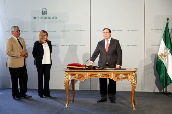 Vicente Guzmán ha tomado posesión como rector de la UPO en el Palacio de San Telmo