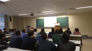 La decana de la Facultad de Derecho presentó el acto.