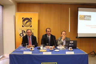 De izq. a dcha.: el profesor del Instituto Internacional San Telmo, Fernando Faces, el decano de la UPO Jesús Cambra y el profesor José Ignacio García.