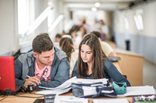 La UPO facilitará a estudiantes cursar, de forma voluntaria, los 240 créditos de un grado universitario en tres años