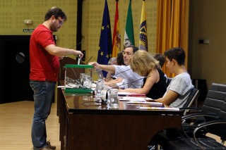 Elecciones a Defensor en el Claustro celebrado el jueves 29