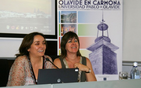 La periodista Pepa Bueno (i) y la profesora Ana de Miguel, codirectora del curso "La igualdad de género frente al mito de la libre elección en un contexto neoliberal"