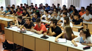 Estudiantes en un aula del campus UPO