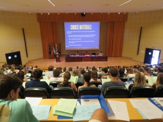 Sesión de orientación a los estudiantes del Programa de Estudios Hispánicos.