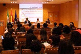 Pepa Masegosa, presidenta de AMIT-Andalucía; el rector de la UPO Vicente Guzmán Fluja; Capitolina Díaz, presidenta de AMIT, y Lina Gálvez, vocal de la Junta Directiva de AMIT y organizadora de la asamblea.