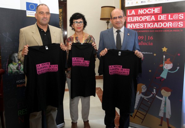 Desde la izquierda, Bruno Martínez, vicerrector de Investigación y Transferencia de Tecnología de la UPO; Ana Hidalgo, responsable de Programas Internacionales de CSIC Andalucía, y Julián Martínez, vicerrector de Investigación de la US.