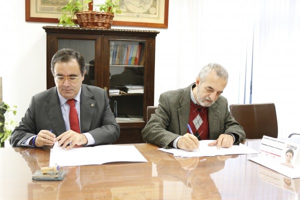 El rector de la UPO y el delegado de Bienestar Social y Empleo del Ayuntamiento de Sevilla.