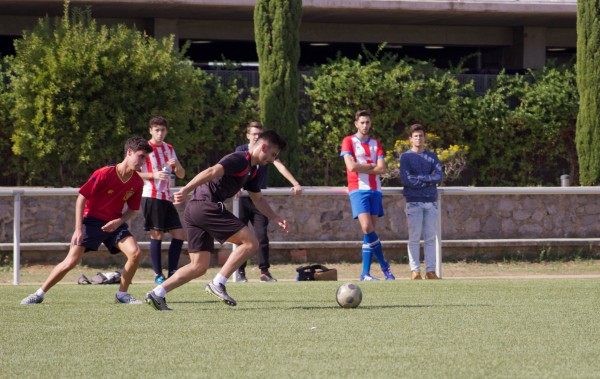 jugadores en un campo de fútbol