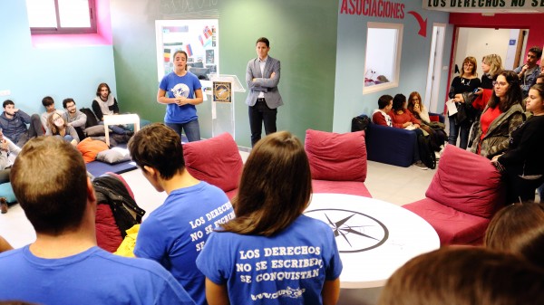 Irene Serrano, delegada general de Estudiantes, junto a Antonio Herrera, vicerrector de Estudiantes