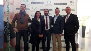 Alberto  Nuviala y Alberto Grao junto con el secretario general para el Deporte, Antonio Fernández, y la decano y director de departamento de la Facultad de Ciencias del Deporte de la UPO: