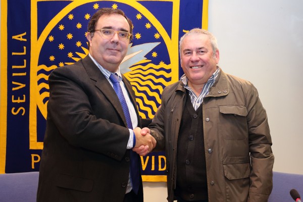 El rector de la UPO, Vicente Guzmán, y el presidente de la Fundación, Benito Caetano.