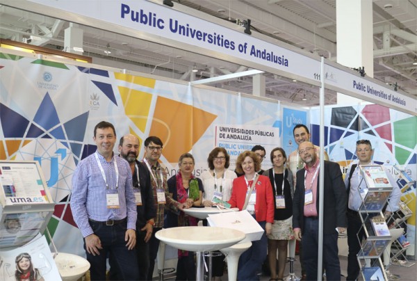 Responsables universitarios andaluces en la Feria APAIE