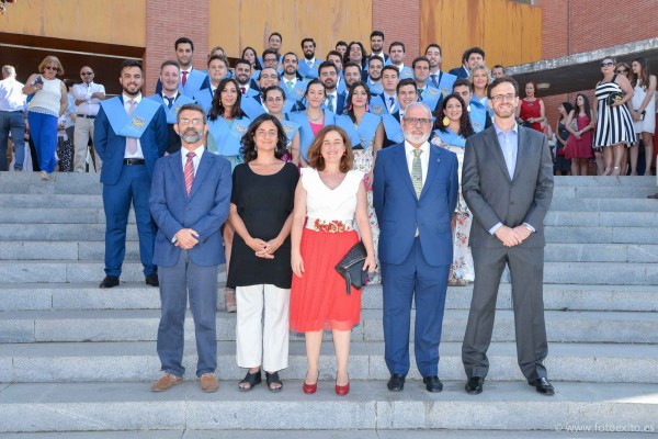 Egresados de la promoción 2013 – 2017 del grado en Geografía e Historia.