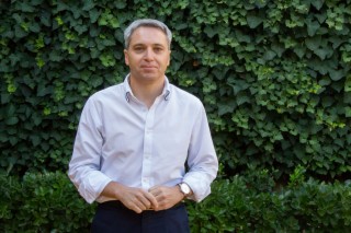 Vicente Vallés en la sede de la UPO en Carmona