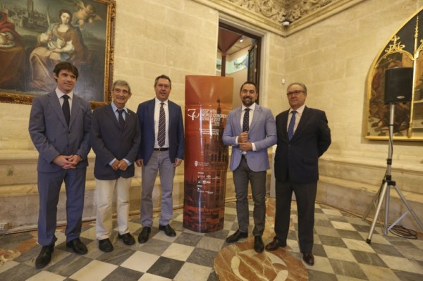 De izquierda a derecha, David Guevara, José Carlos Jaenes, el alcalde de Sevilla Juan Espadas y Antonio Fernández. Foto: Ayuntamiento de Sevilla.