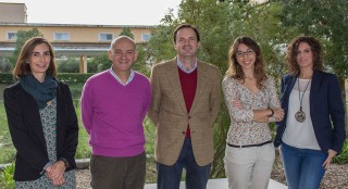 Alfredo García Hernández-Díaz, en el centro de la imagen, junto al profesorado del Máster