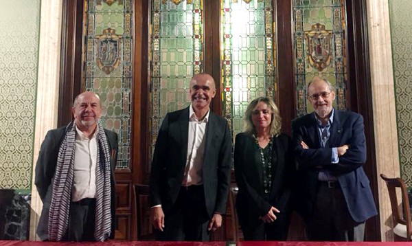 En el centro, Antonio Muñoz y Elodia Hernández