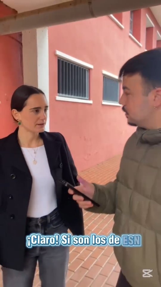 🎬 ¡Seguimos con el Concurso de Vídeos de Presentación de Asociaciones UPO!

Llegamos al tercer vídeo de este certamen pensado para impulsar la participación del estudiantado y dar visibilidad al trabajo de las asociaciones de la Universidad Pablo de Olavide. Queremos mostrar su creatividad y acercar su labor a toda la comunidad universitaria a través de nuestras redes.

🎁 Y recuerda: en cada reel puedes ganar un premio.

Para participar en el sorteo de este vídeo, solo tienes que:

1️⃣ Seguir a @pablodeolavide y a la asociación protagonista del reel.
2️⃣ Dar like a esta publicación.
3️⃣ Comentar mencionando a alguien. Cada comentario cuenta como una participación.

📅 El plazo para participar estará abierto desde hoy hasta el viernes a las 23:59 h.

🎁 Premio del sorteo: un kit de invierno UPO 👕🌂

Los sorteos se realizarán cada lunes a través de AppSorteos, y anunciaremos el nombre de la persona ganadora en nuestro perfil de Instagram.

🏆 Además, la asociación cuyo reel consiga más likes durante la semana (hasta el viernes a las 23:59 h) recibirá un bono de 100 € para consumiciones en los servicios de restauración-cafetería de la UPO, en el marco de una actividad de la asociación.

Ya puedes ver el tercer vídeo, protagonizado por @esn_upo

.................

¿Te atrae el mundo internacional pero no sabes por dónde empezar? 🌍✨ 

En ESN Sevilla UPO acompañamos a los estudiantes internacionales para que se integren, hagan amigos y disfruten al máximo de su experiencia en Sevilla. 

Si quieres descubrir cómo lo hacemos, crecer, compartir y formar parte de algo grande… ¡este es tu sitio! 

¿Te animas? 🙌 

..................

No te vayas muy lejos: la próxima semana te presentamos a otra asociación de la UPO.

#AsociacionesUPO #concurso #vidauniversitaria #LaOlavideEresTú #ESNSevillaUPO