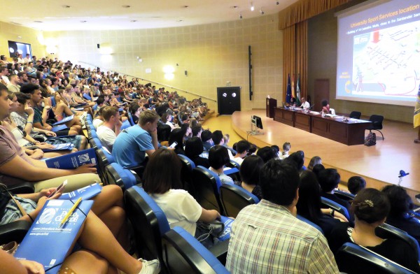 Bienvenida a los estudiantes internacionales de la UPO en el Paraninfo