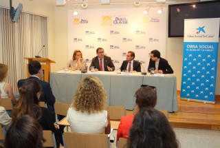 De izquierda a derecha en la mesa: Concepción Yoli, Vicente Guzmán, Rafael Herrador y Álvaro Pereira.
