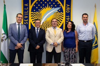 En el acto de firma han estado también presentes el vicepresidente ejecutivo de Fundaciones de la UPO, David Naranjo Gil, la vicerrectora de Relaciones Institucionales y Comunicación, Pilar Rodríguez Reina, y miembros del Círculo Mercantil e Industrial de Sevilla.