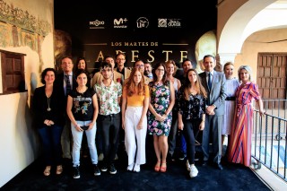El equipo de la UPO y estudiantes que harán prácticas en La Peste Serie