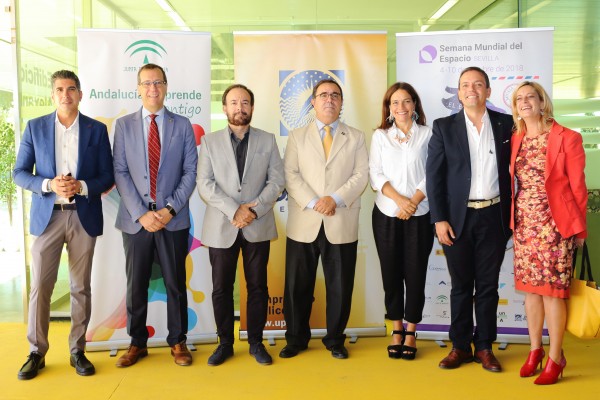 Desde la izquierda, Juan Borrego, David Naranjo, José Roales, Vicente Guzmán, Lina Gálvez, José Manuel Feria y Montserrat Reyes