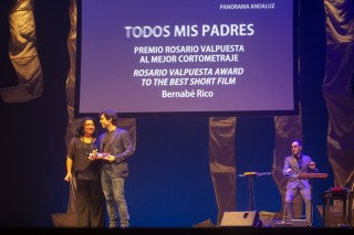 Pilar Rodríguez Reina, vicerrectora de Relaciones Institucionales y Comunicación de la UPO, junto a Bernabé Rico. 